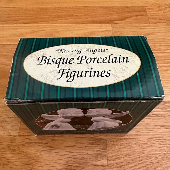 Vintage Giftco Kissing Angels White Bisque Porcelain Figurines in Box - Picture 2 of 16
